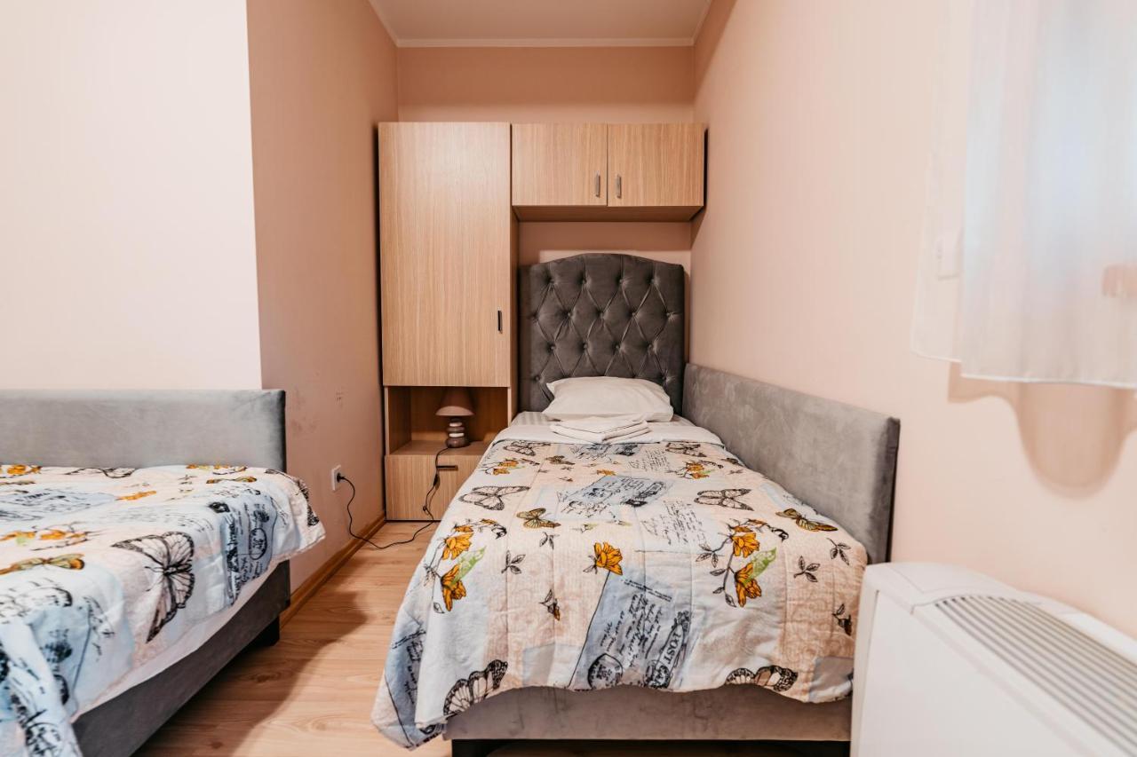 Hotel Lotos Depandans Ni Exterior foto